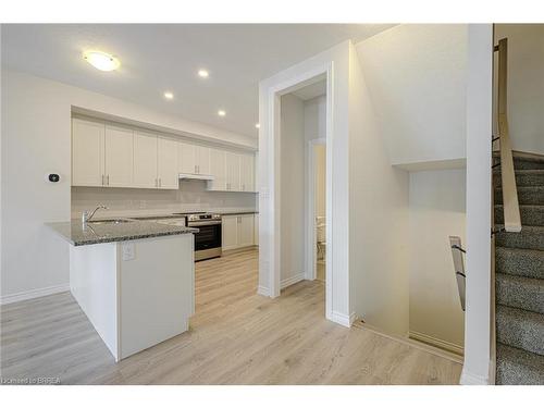 154-677 Park Road N, Brantford, ON - Indoor Photo Showing Kitchen