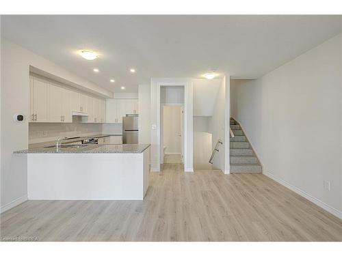 154-677 Park Road N, Brantford, ON - Indoor Photo Showing Kitchen