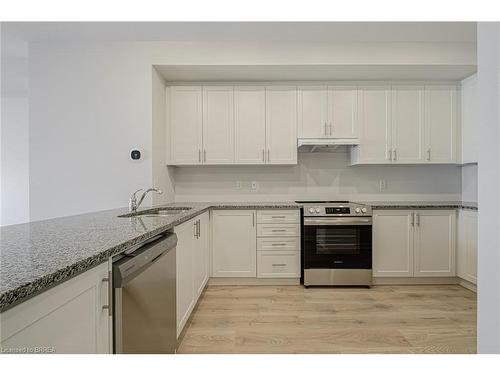 154-677 Park Road N, Brantford, ON - Indoor Photo Showing Kitchen