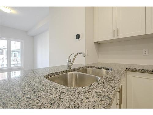 154-677 Park Road N, Brantford, ON - Indoor Photo Showing Kitchen With Double Sink