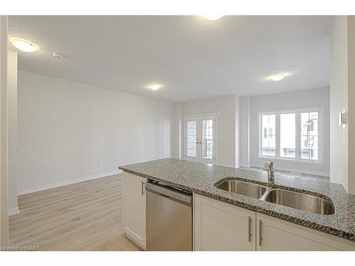 154-677 Park Road N, Brantford, ON - Indoor Photo Showing Kitchen With Double Sink