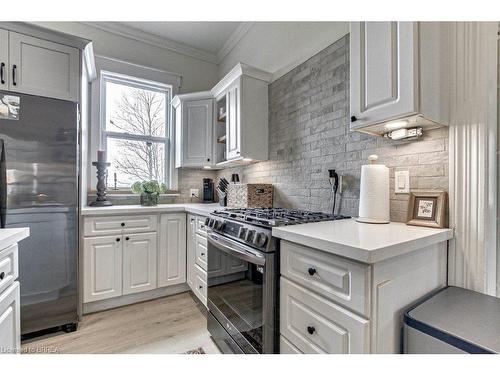 251 Upper Queen Street, Thames Centre, ON - Indoor Photo Showing Kitchen With Upgraded Kitchen