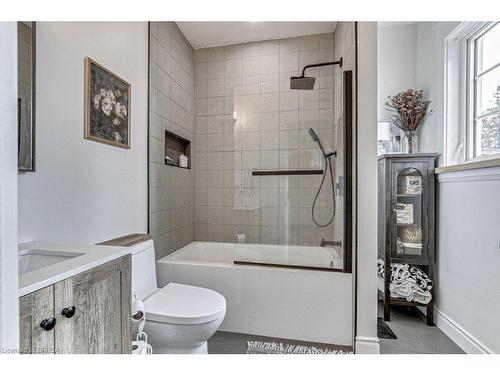 251 Upper Queen Street, Thames Centre, ON - Indoor Photo Showing Bathroom