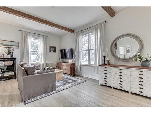 251 Upper Queen Street, Thames Centre, ON - Indoor Photo Showing Living Room