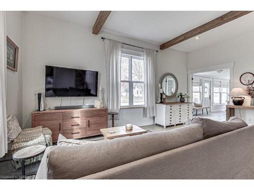 251 Upper Queen Street, Thames Centre, ON - Indoor Photo Showing Living Room