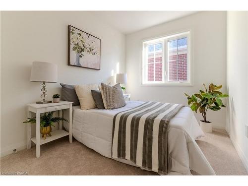 167-677 Park Road N, Brantford, ON - Indoor Photo Showing Bedroom