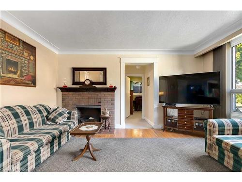 265 Park Avenue, Brantford, ON - Indoor Photo Showing Living Room With Fireplace