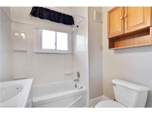 265 Park Avenue, Brantford, ON - Indoor Photo Showing Bathroom