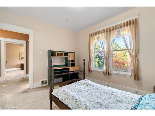 265 Park Avenue, Brantford, ON - Indoor Photo Showing Bedroom