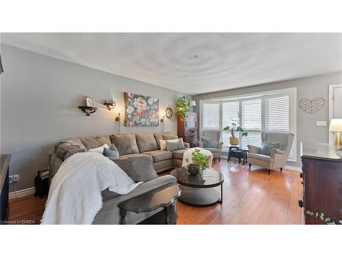 22 Walsh Court, Brantford, ON - Indoor Photo Showing Living Room