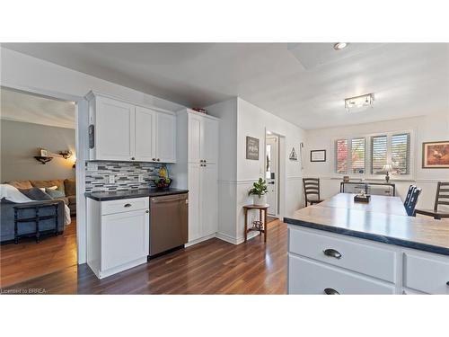 22 Walsh Court, Brantford, ON - Indoor Photo Showing Kitchen