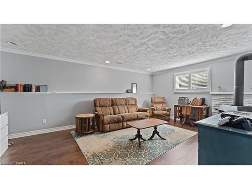 22 Walsh Court, Brantford, ON - Indoor Photo Showing Living Room