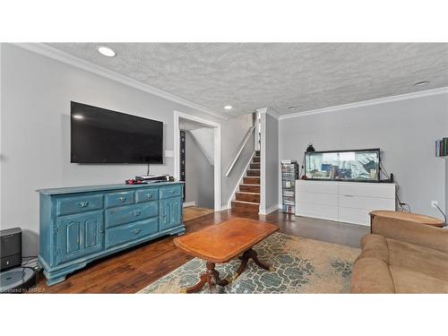 22 Walsh Court, Brantford, ON - Indoor Photo Showing Living Room