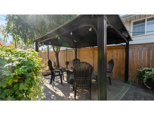 22 Walsh Court, Brantford, ON - Outdoor With Deck Patio Veranda