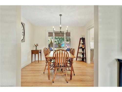 28 Austin Crescent, St. George, ON - Indoor Photo Showing Dining Room