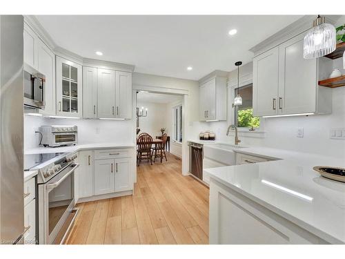 28 Austin Crescent, St. George, ON - Indoor Photo Showing Kitchen With Upgraded Kitchen