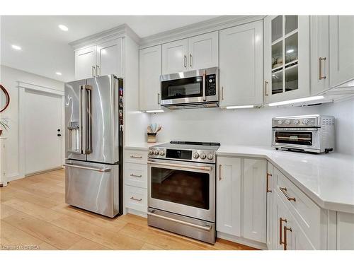 28 Austin Crescent, St. George, ON - Indoor Photo Showing Kitchen