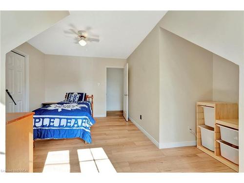 28 Austin Crescent, St. George, ON - Indoor Photo Showing Bedroom