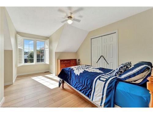 28 Austin Crescent, St. George, ON - Indoor Photo Showing Bedroom