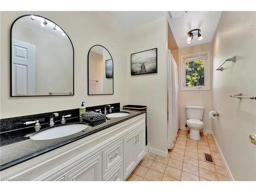 28 Austin Crescent, St. George, ON - Indoor Photo Showing Bathroom