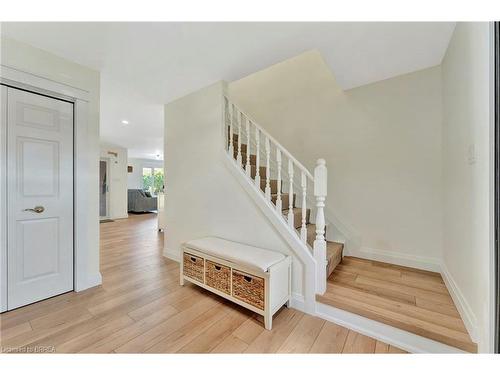 28 Austin Crescent, St. George, ON - Indoor Photo Showing Other Room