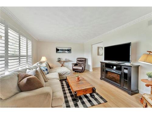 28 Austin Crescent, St. George, ON - Indoor Photo Showing Living Room