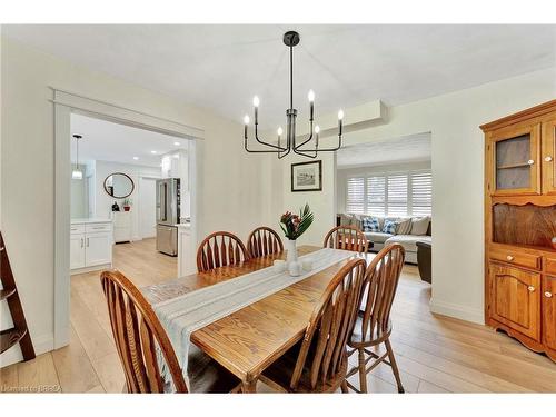 28 Austin Crescent, St. George, ON - Indoor Photo Showing Dining Room