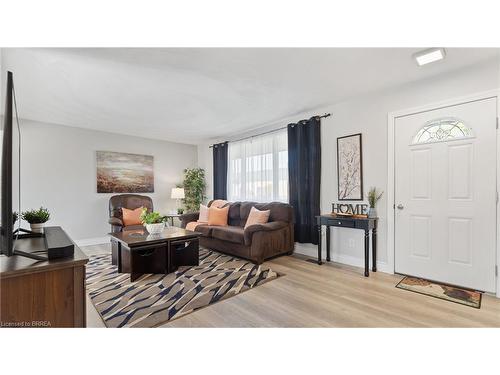 132 Chapel Street, Simcoe, ON - Indoor Photo Showing Living Room