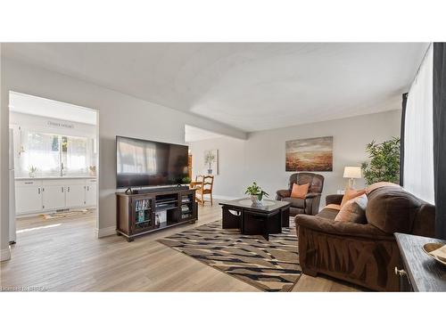 132 Chapel Street, Simcoe, ON - Indoor Photo Showing Living Room