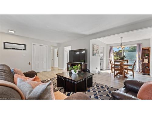 132 Chapel Street, Simcoe, ON - Indoor Photo Showing Living Room