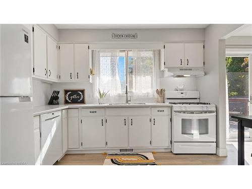 132 Chapel Street, Simcoe, ON - Indoor Photo Showing Kitchen