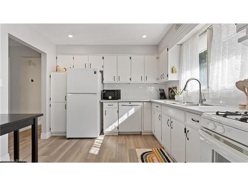 132 Chapel Street, Simcoe, ON - Indoor Photo Showing Kitchen