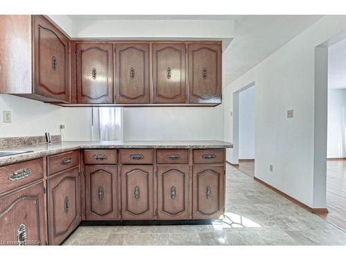 31-33 Ivanhoe Road, Brantford, ON - Indoor Photo Showing Kitchen