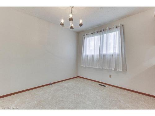 31-33 Ivanhoe Road, Brantford, ON - Indoor Photo Showing Other Room