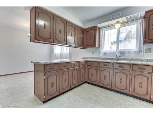 31-33 Ivanhoe Road, Brantford, ON - Indoor Photo Showing Kitchen With Double Sink