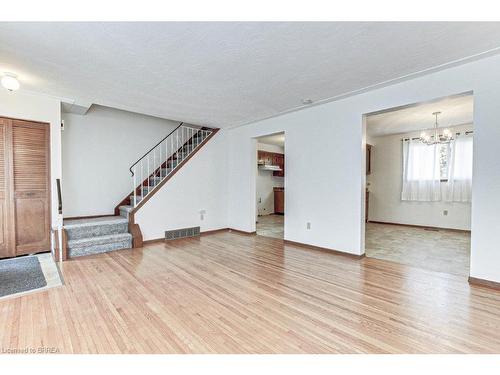 31-33 Ivanhoe Road, Brantford, ON - Indoor Photo Showing Other Room