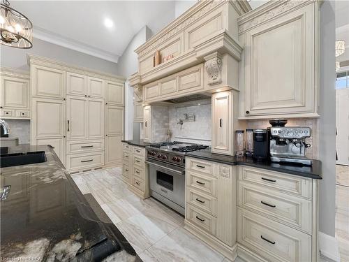 18 Harper Boulevard, Brantford, ON - Indoor Photo Showing Kitchen With Upgraded Kitchen