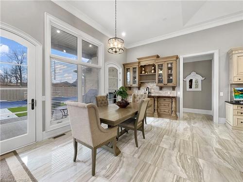 18 Harper Boulevard, Brantford, ON - Indoor Photo Showing Dining Room