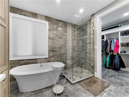 18 Harper Boulevard, Brantford, ON - Indoor Photo Showing Bathroom