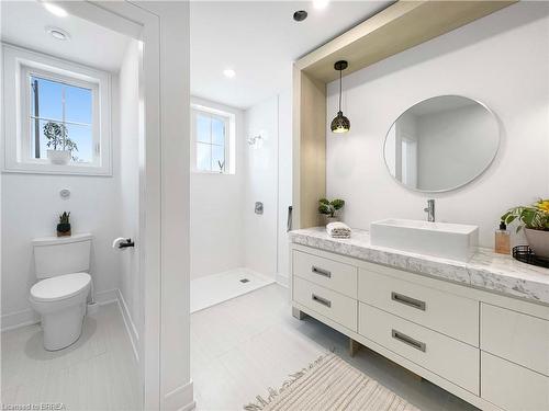 18 Harper Boulevard, Brantford, ON - Indoor Photo Showing Bathroom