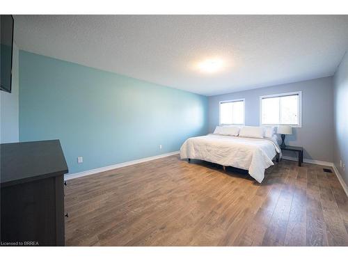 8 Oakes Court, Guelph, ON - Indoor Photo Showing Bedroom