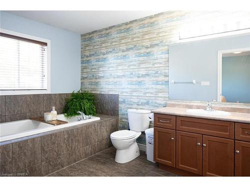 8 Oakes Court, Guelph, ON - Indoor Photo Showing Bathroom