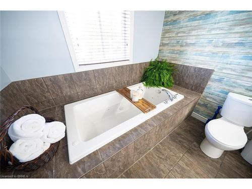 8 Oakes Court, Guelph, ON - Indoor Photo Showing Bathroom