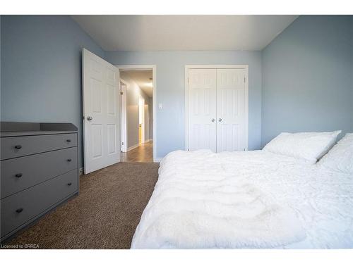 8 Oakes Court, Guelph, ON - Indoor Photo Showing Bedroom