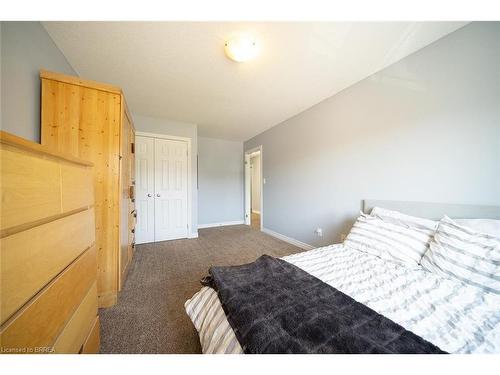 8 Oakes Court, Guelph, ON - Indoor Photo Showing Bedroom