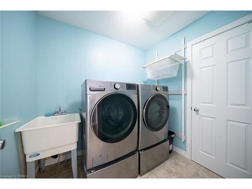 8 Oakes Court, Guelph, ON - Indoor Photo Showing Laundry Room