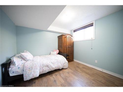 8 Oakes Court, Guelph, ON - Indoor Photo Showing Bedroom