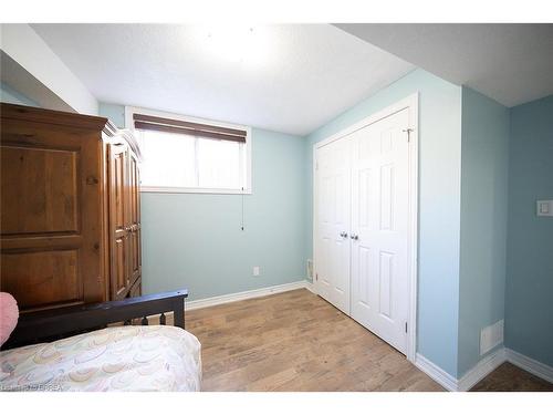 8 Oakes Court, Guelph, ON - Indoor Photo Showing Bedroom