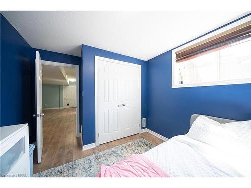 8 Oakes Court, Guelph, ON - Indoor Photo Showing Bedroom