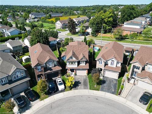 8 Oakes Court, Guelph, ON - Outdoor